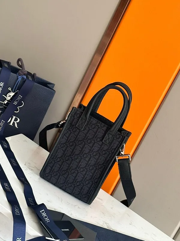 All categories 💚 Top version men’s bags 💚 DIOR 2025 official website new DIOR crossbody bag