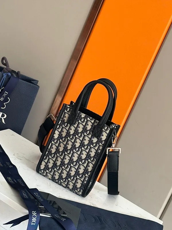 All categories 💚 Top version men’s bags 💚 DIOR 2025 official website new DIOR crossbody bag