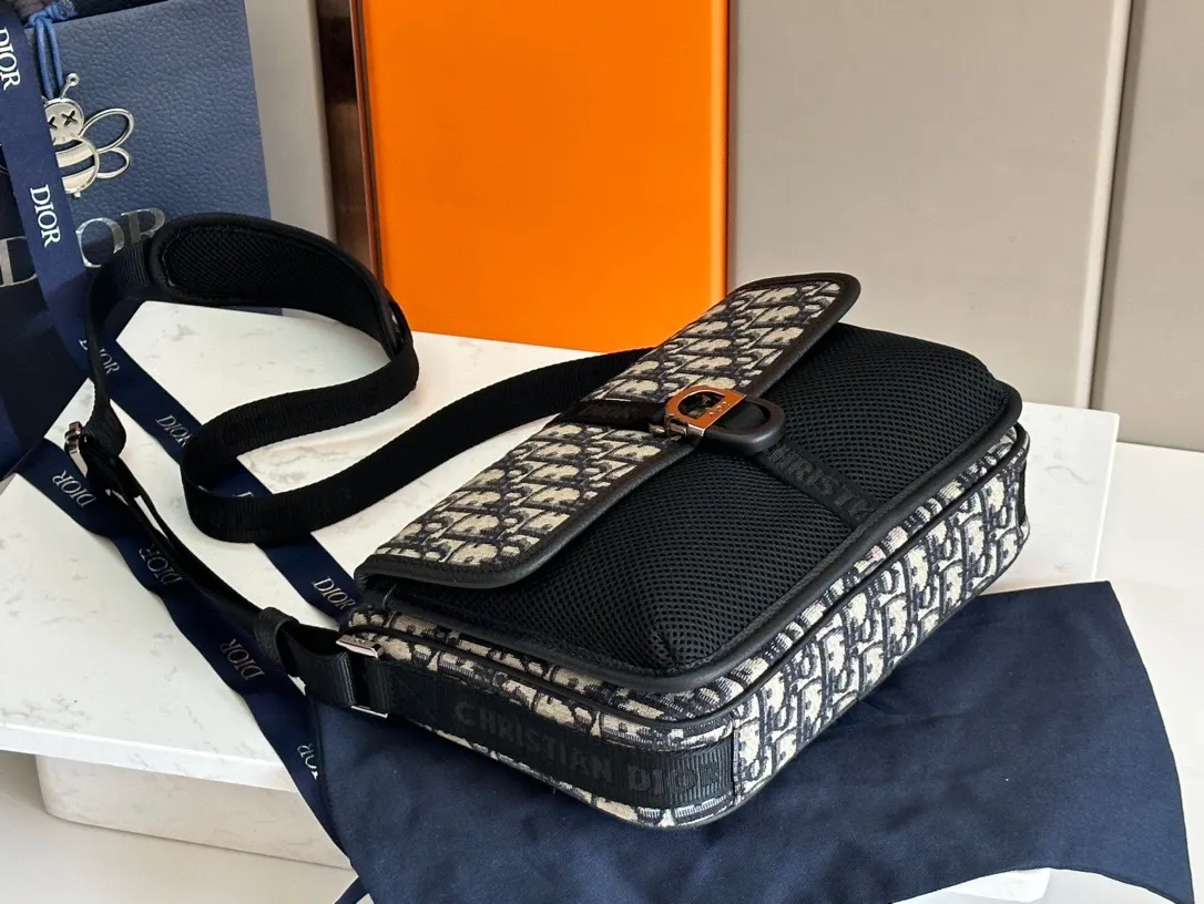 All categories 💚 Top version men’s bags 💚 DIOR 2025 official website new DIOR crossbody bag