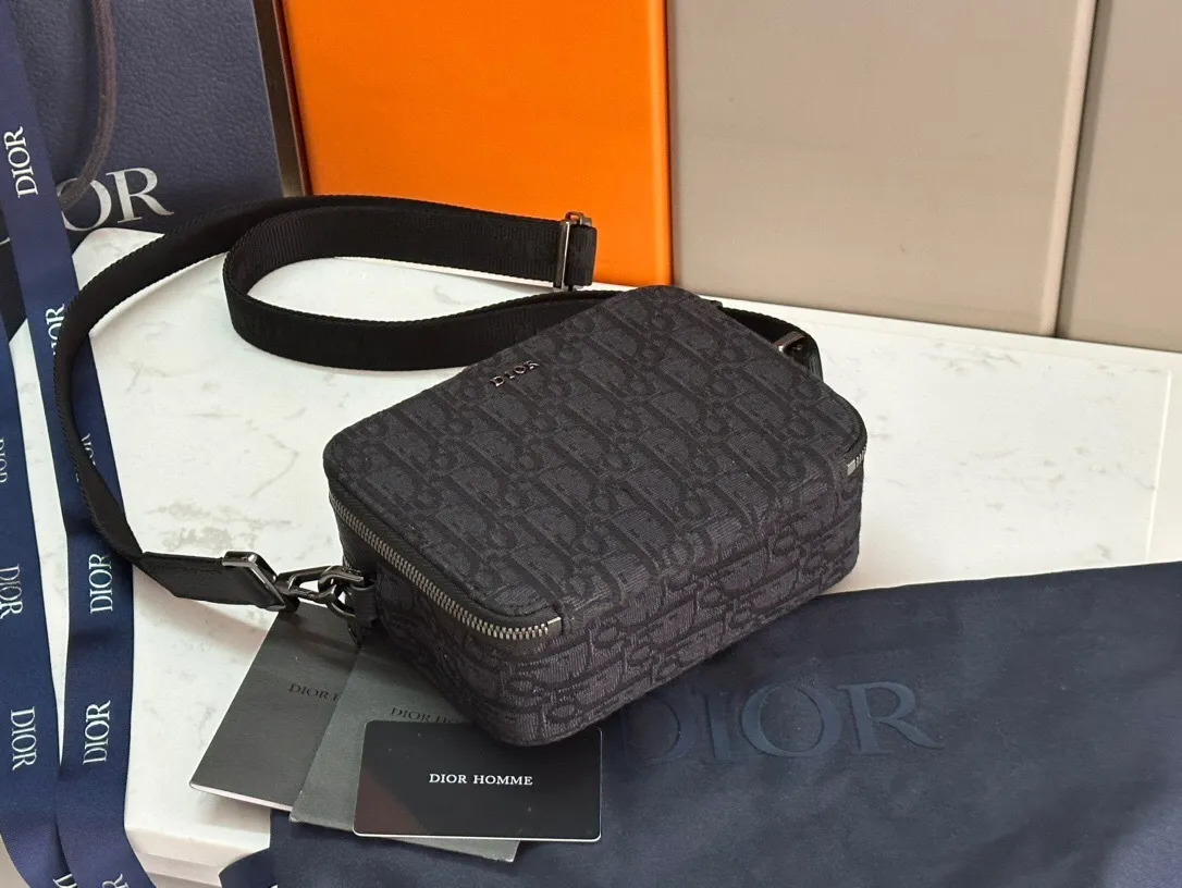 All categories 💚 Top version men’s bags 💚 DIOR 2025 official website new DIOR crossbody bag