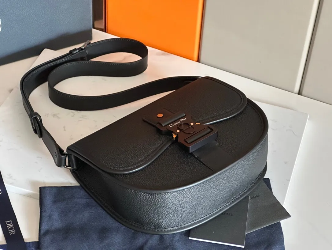 All categories 💚 Top version men’s bags 💚 DIOR 2025 official website new DIOR crossbody bag