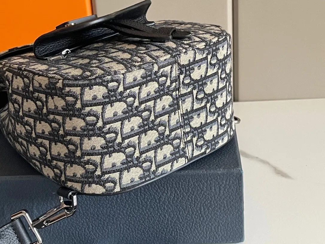 All categories 💚 Top version men’s bags 💚 DIOR 2025 official website new DIOR crossbody bag