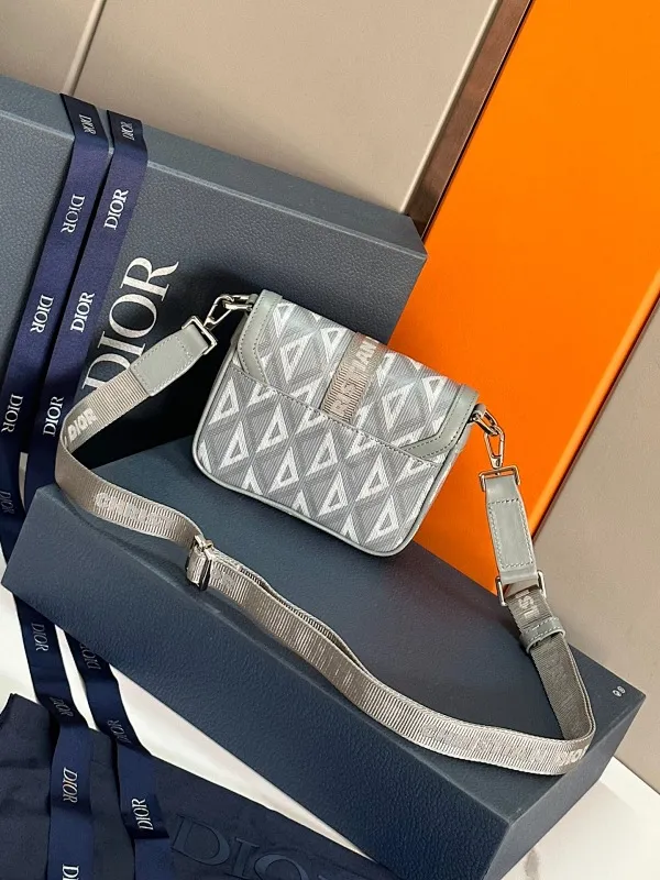 All categories 💚 Top version men’s bags 💚 DIOR 2025 official website new DIOR crossbody bag