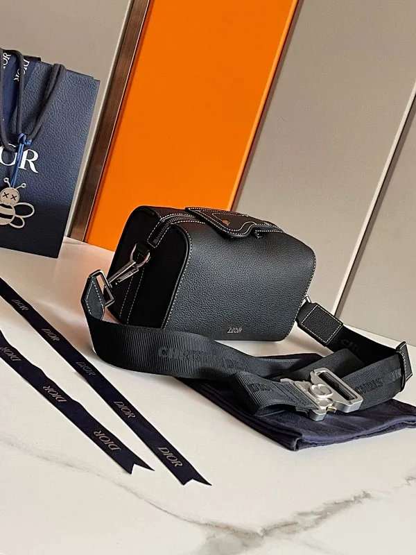 All categories 💚 Top version men’s bags 💚 DIOR 2025 official website new DIOR crossbody bag