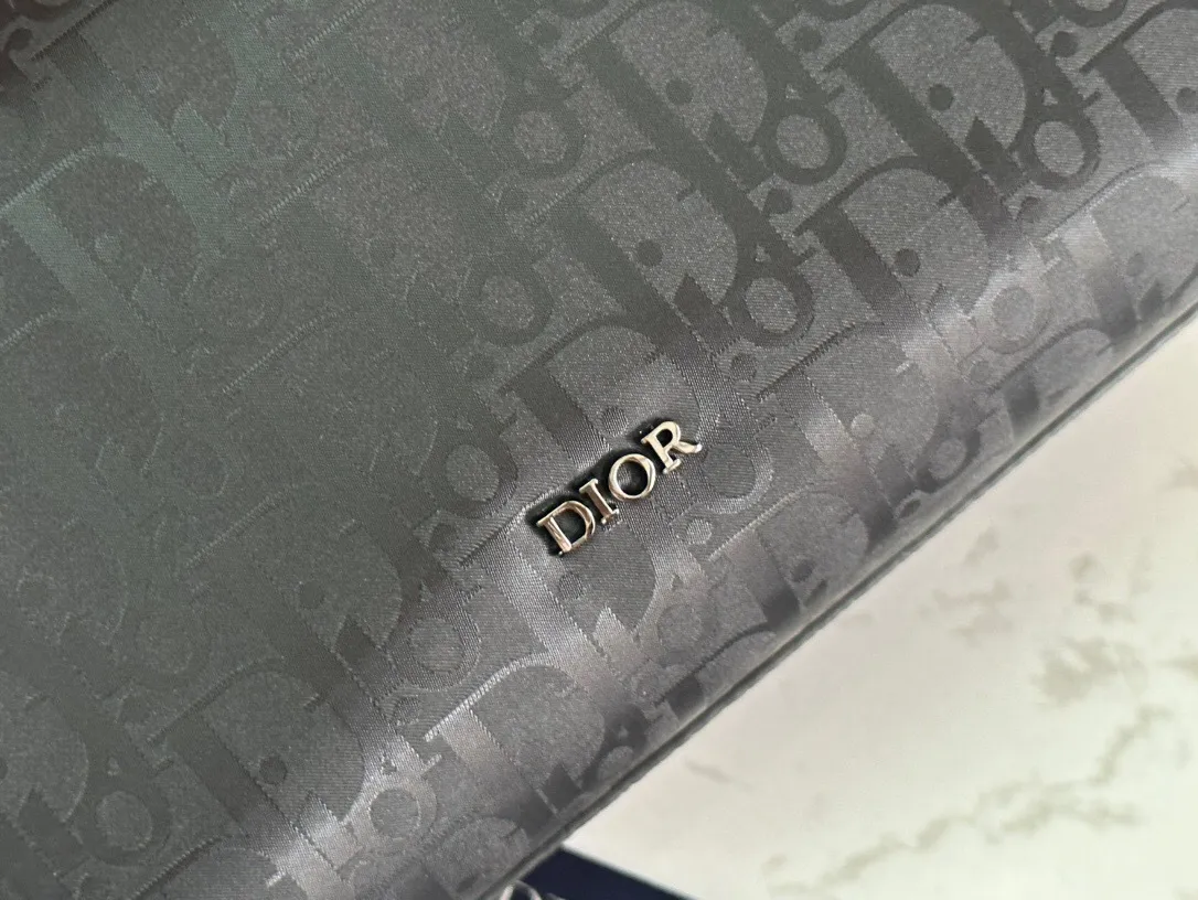 All categories 💚 Top version men’s bags 💚 DIOR 2025 official website new DIOR toiletry bag