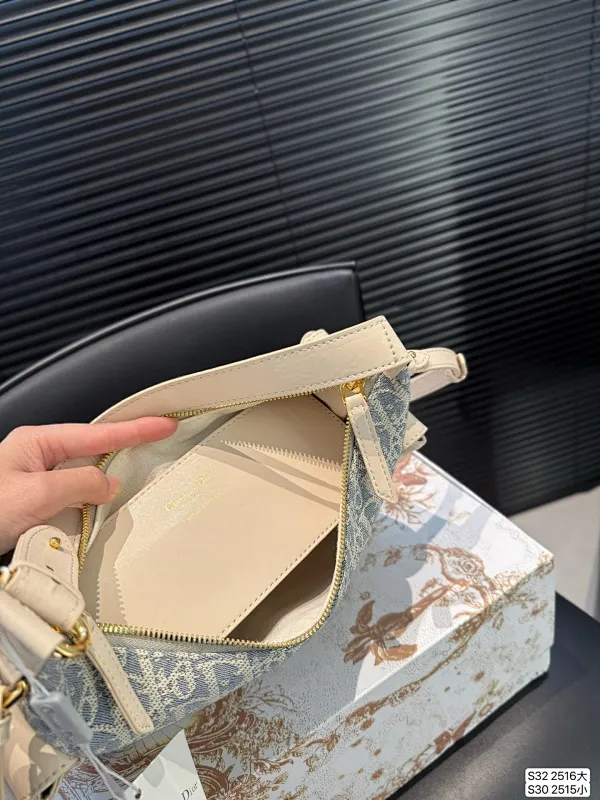 All categories Official website "Brand Women's Bags" Women's Bags 💙 DIOR 2025 new DIOR armpit bag