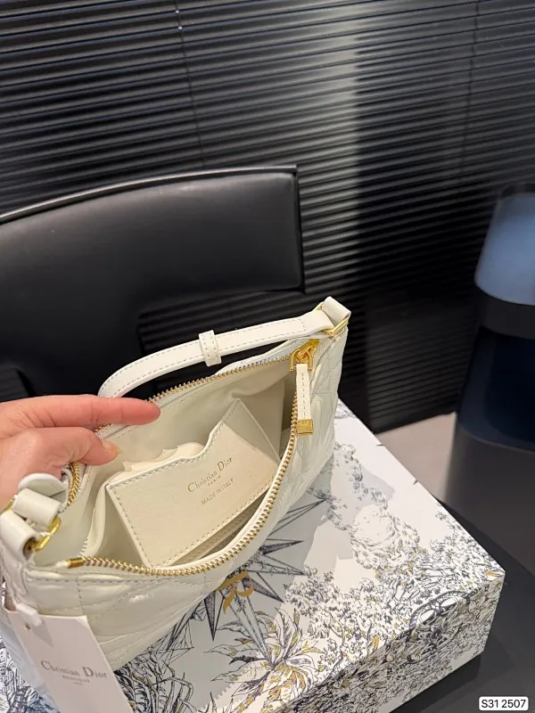 All categories Official website "Brand Women's Bags" Women's Bags 💙 DIOR 2025 new DIOR armpit bag