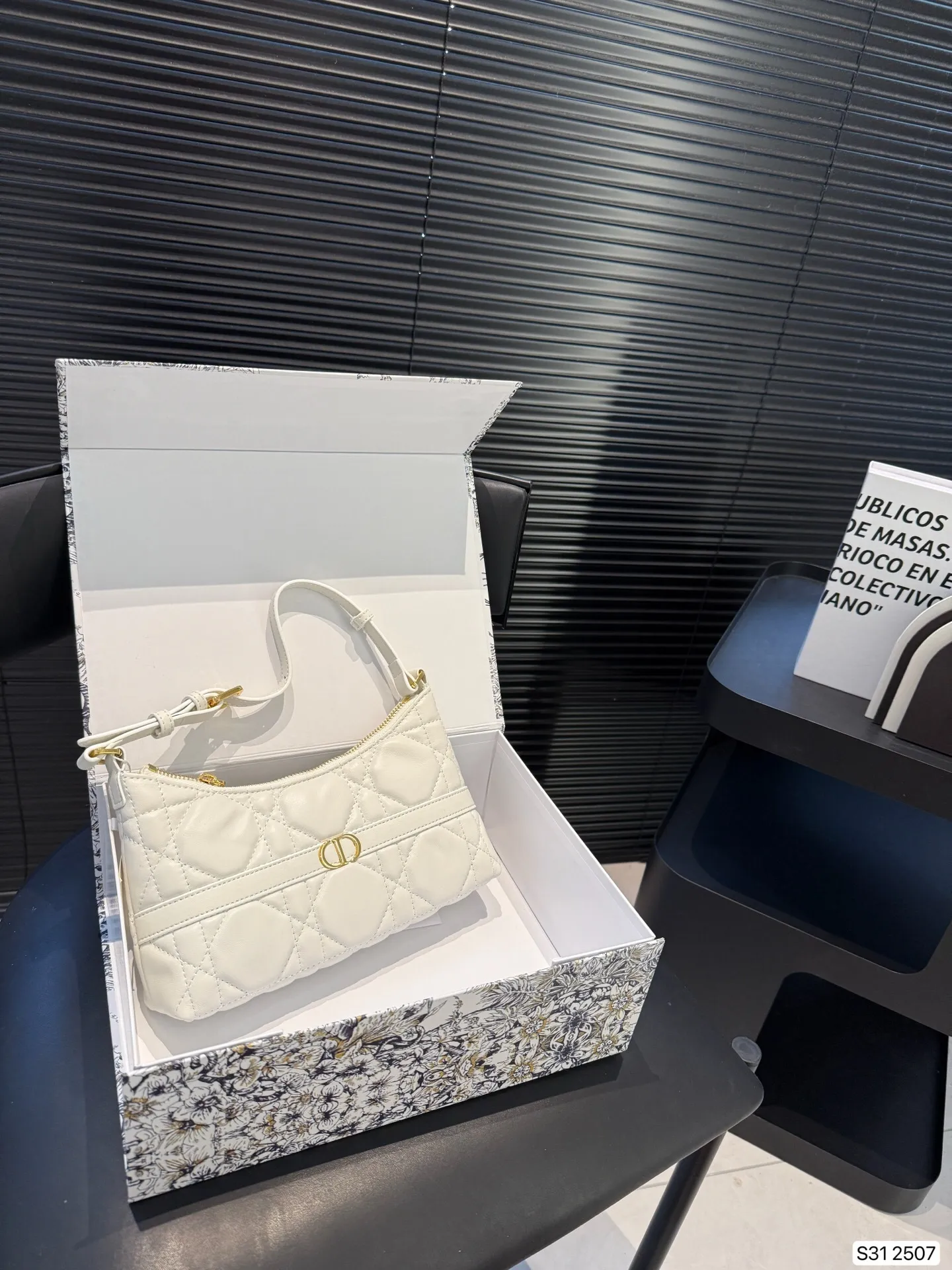 All categories Official website "Brand Women's Bags" Women's Bags 💙 DIOR 2025 new DIOR armpit bag