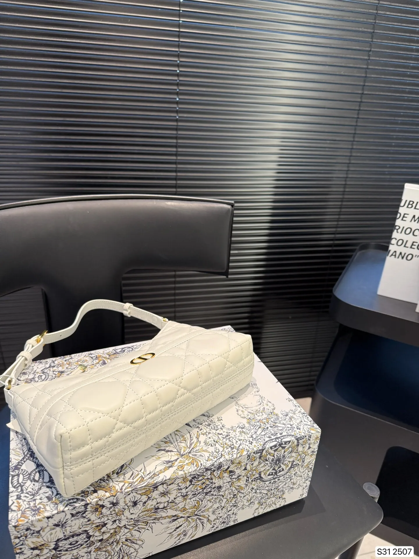 All categories Official website "Brand Women's Bags" Women's Bags 💙 DIOR 2025 new DIOR armpit bag