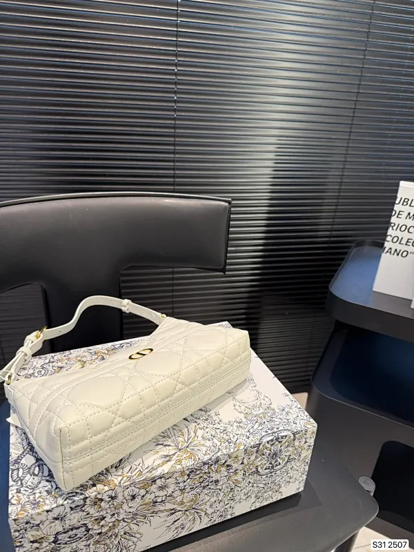 All categories Official website "Brand Women's Bags" Women's Bags 💙 DIOR 2025 new DIOR armpit bag
