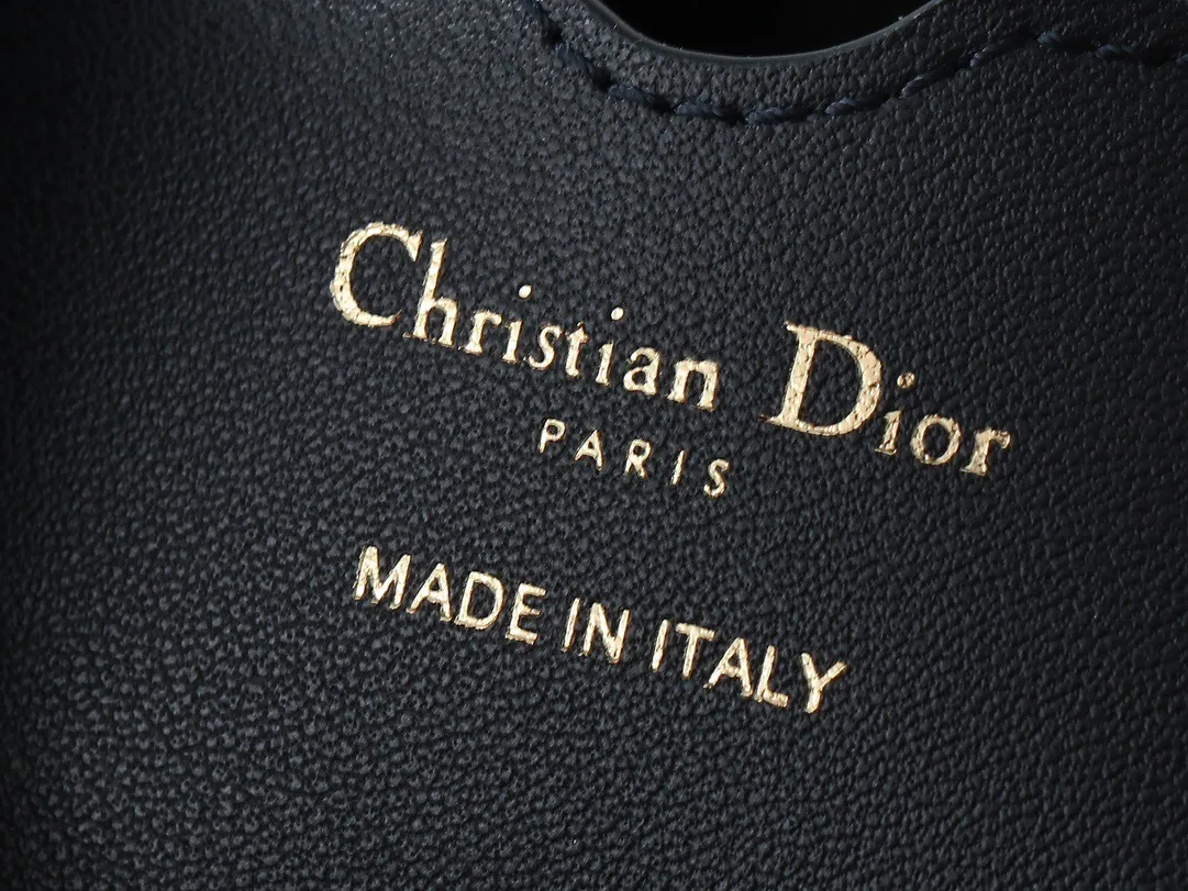 All categories Official website "Brand Women's Bags" Women's Bags 💙 DIOR 2025 new DIOR armpit bag