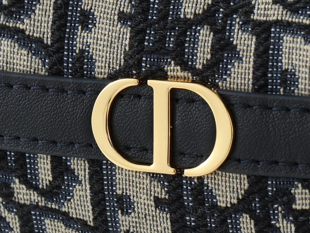 All categories Official website "Brand Women's Bags" Women's Bags 💙 DIOR 2025 new DIOR armpit bag