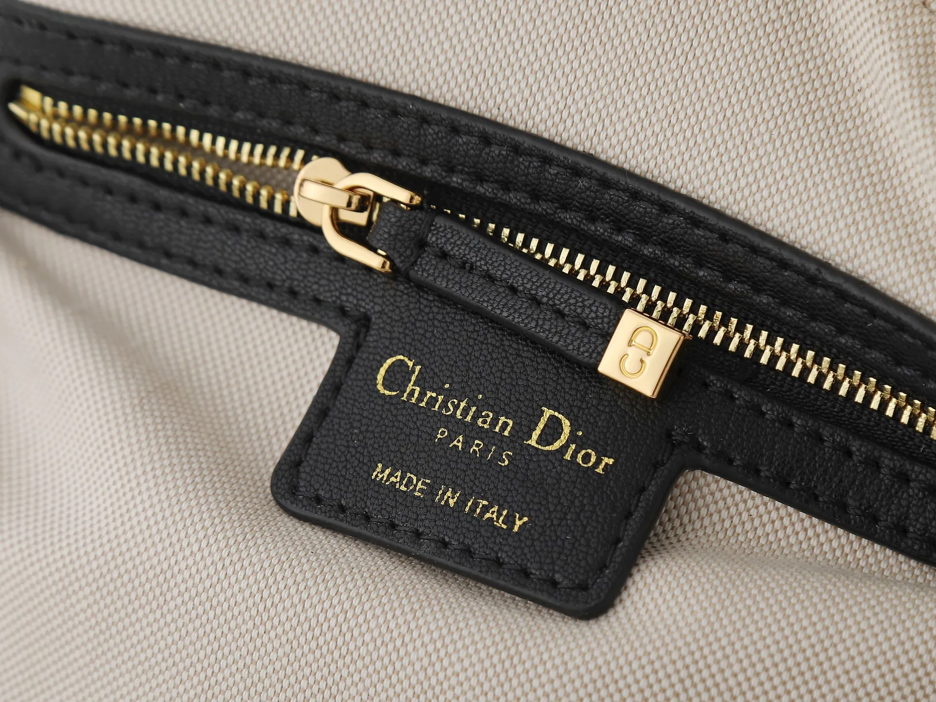 All Categories Official Website "Brand Women's Bags" Women's Bags 💙 DIOR 2026 New DIOR Crossbody Bag