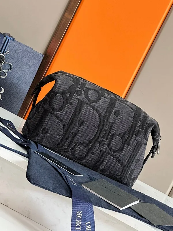 All categories Official website "Brand Women's Bags" Women's Bags 💙 DIOR 2025 new DIOR toiletry bag
