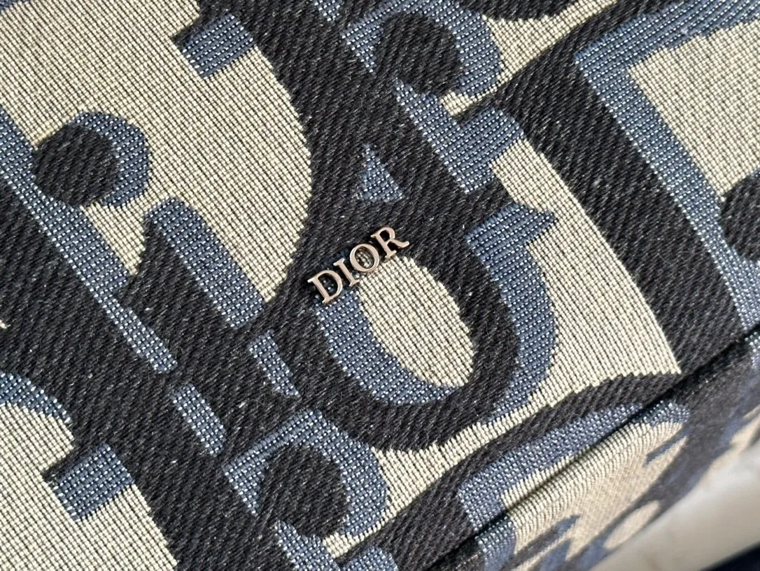 All categories Official website "Brand Women's Bags" Women's Bags 💙 DIOR 2025 new DIOR toiletry bag