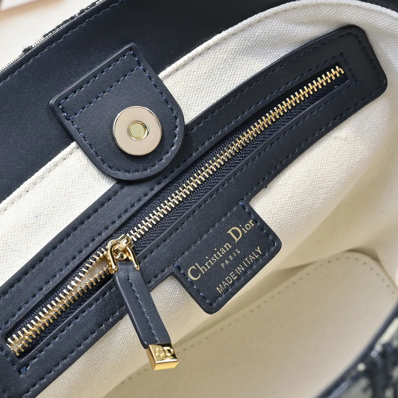 All Categories Official Website "Brand Women's Bags" Women's Bags 💙 DIOR 2025 New DIOR Crossbody Bag