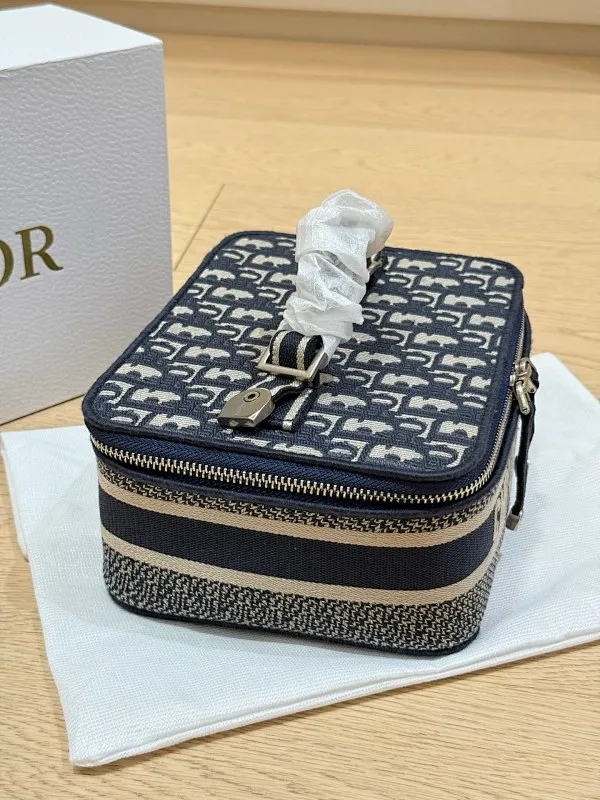 All Categories Official Website "Brand Women's Bags" Women's Bags 💙 DIOR 2025 New DIOR Cosmetic Bag