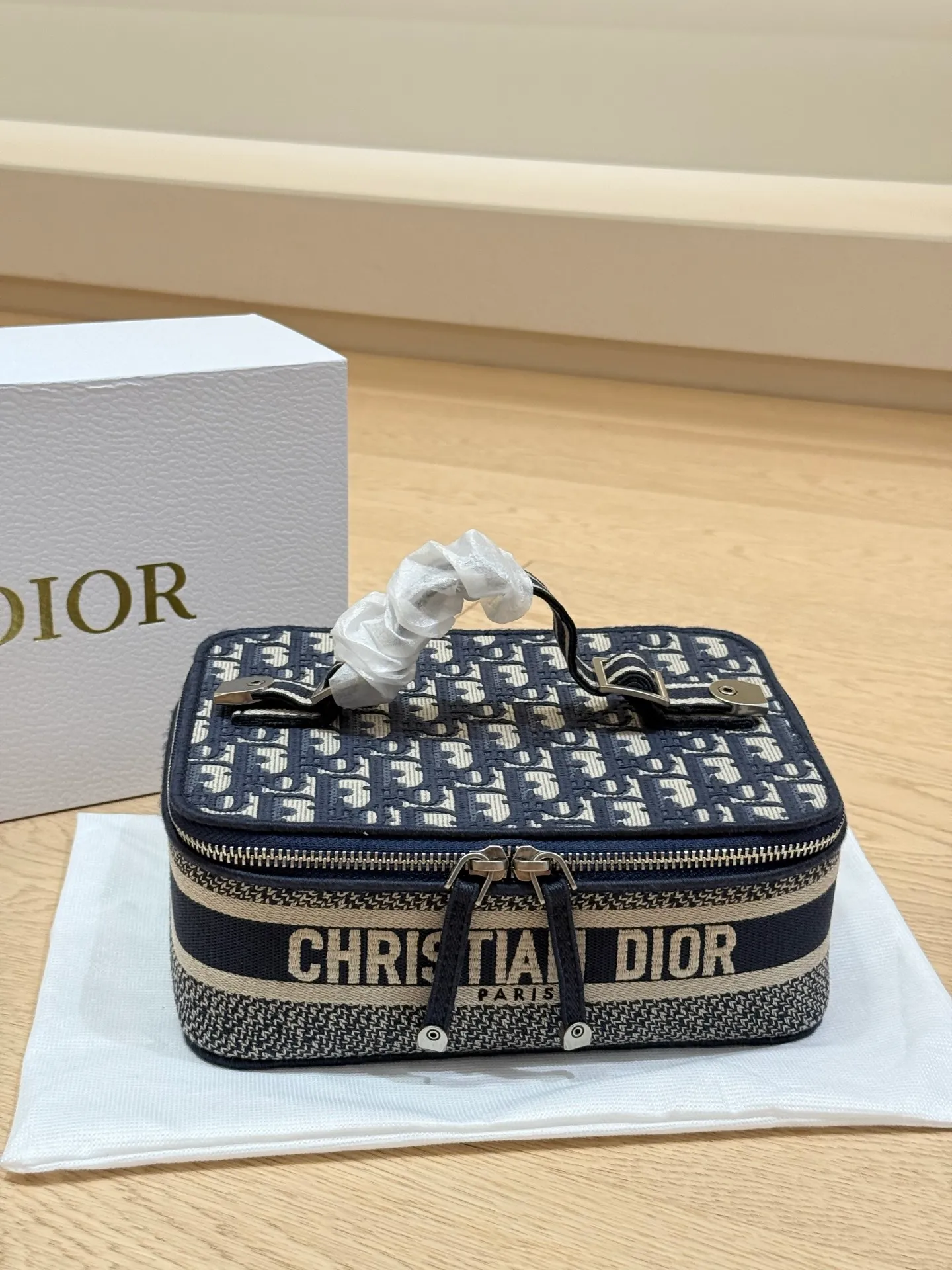 All Categories Official Website "Brand Women's Bags" Women's Bags 💙 DIOR 2025 New DIOR Cosmetic Bag