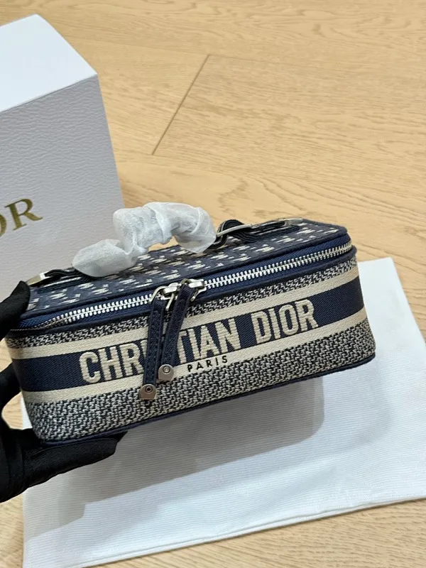 All Categories Official Website "Brand Women's Bags" Women's Bags 💙 DIOR 2025 New DIOR Cosmetic Bag