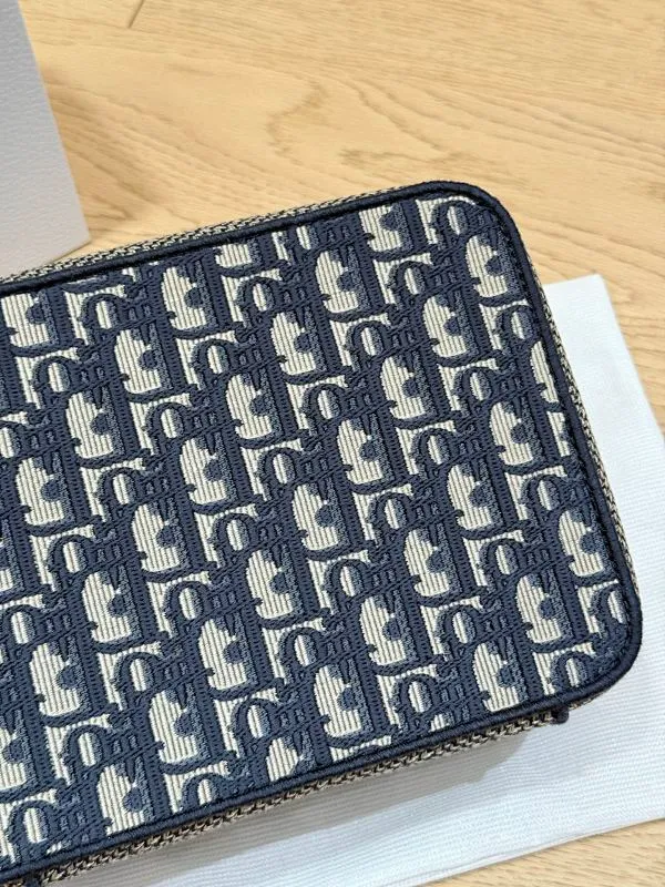 All Categories Official Website "Brand Women's Bags" Women's Bags 💙 DIOR 2025 New DIOR Cosmetic Bag