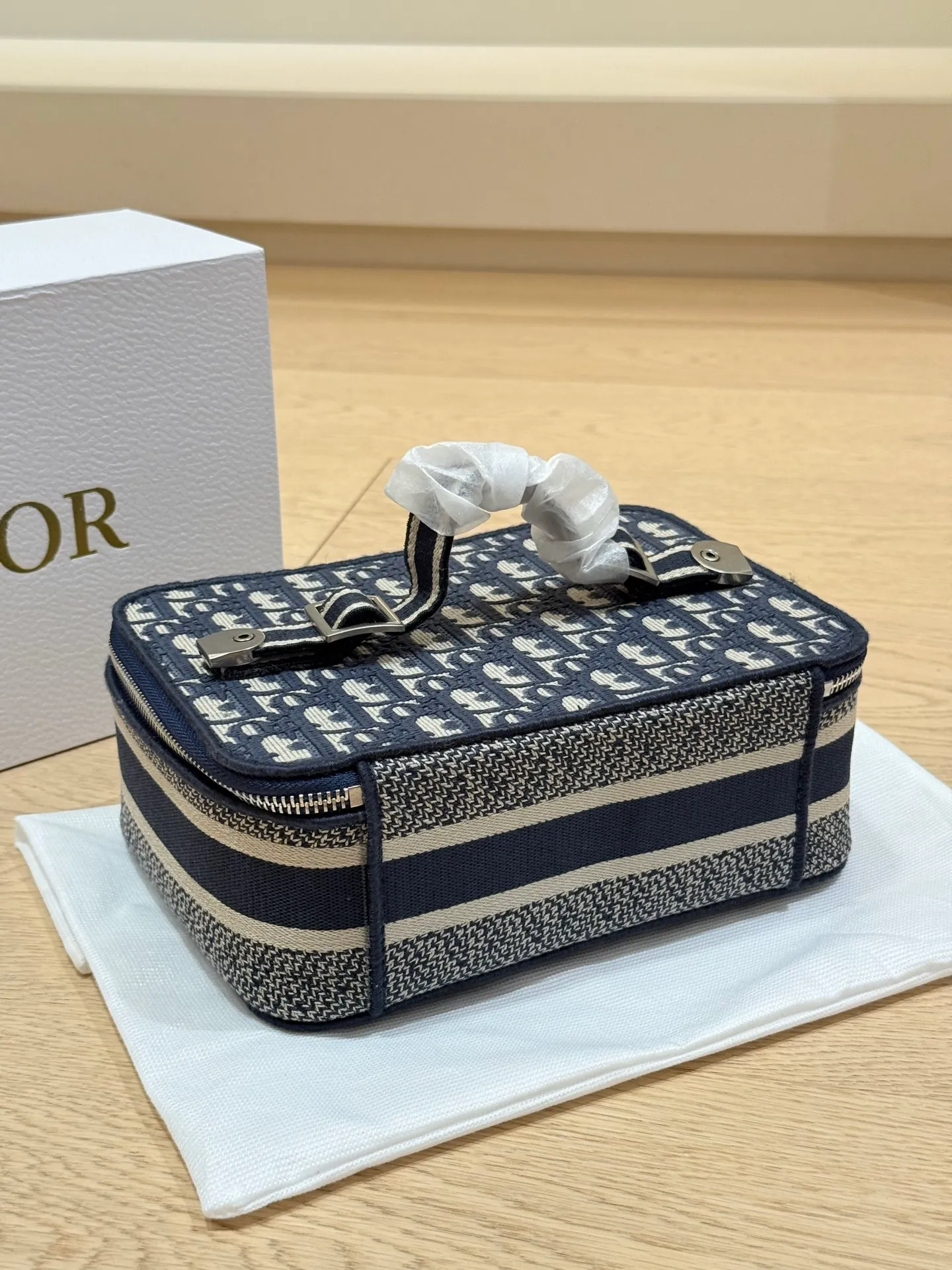 All Categories Official Website "Brand Women's Bags" Women's Bags 💙 DIOR 2025 New DIOR Cosmetic Bag