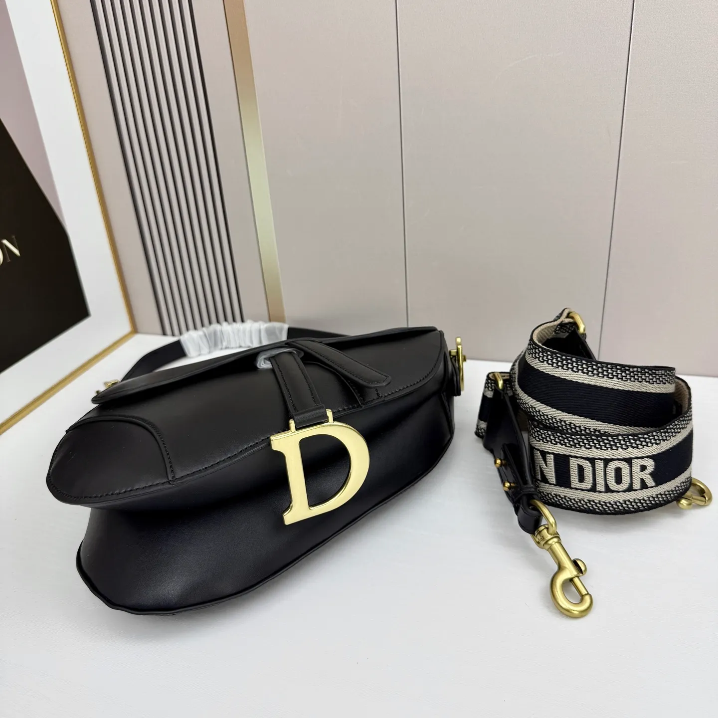 All categories Official website "Brand Women's Bags" Women's Bags 💙 DIOR DIOR 2026 new crossbody shoulder bag