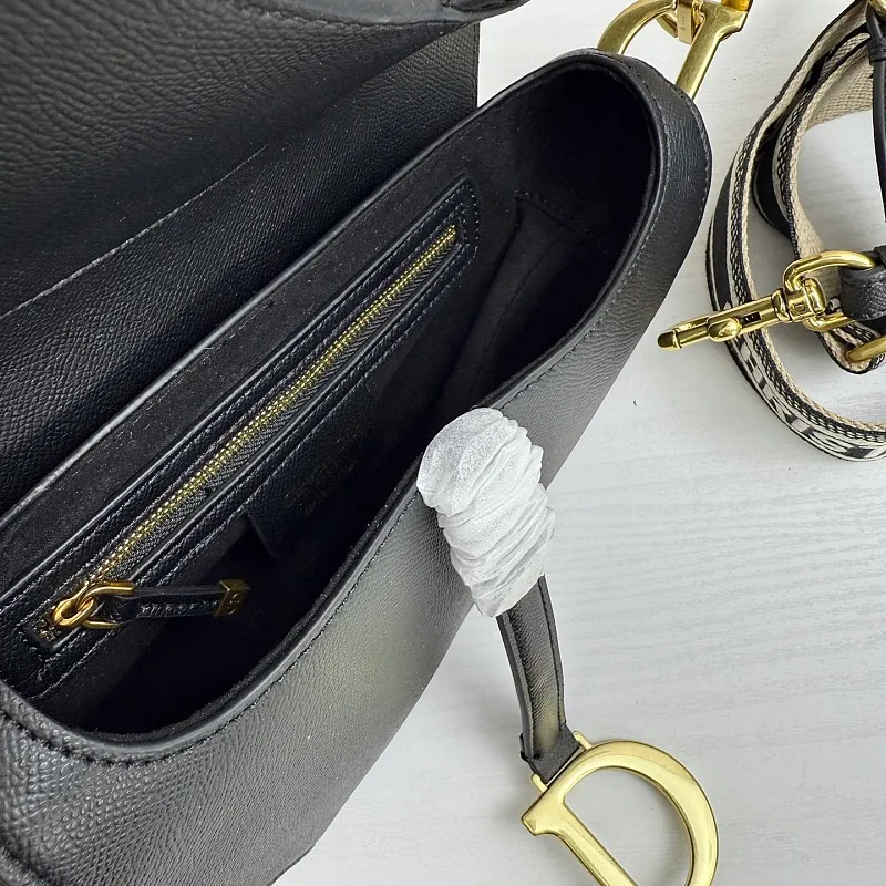 All categories Official website "Brand Women's Bags" Women's Bags 💙 DIOR DIOR 2026 new crossbody shoulder bag