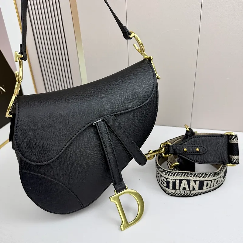 All categories Official website "Brand Women's Bags" Women's Bags 💙 DIOR DIOR 2026 new crossbody shoulder bag