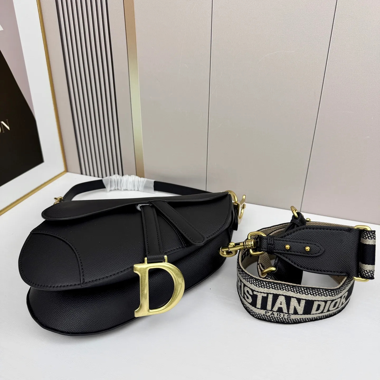 All categories Official website "Brand Women's Bags" Women's Bags 💙 DIOR DIOR 2026 new crossbody shoulder bag