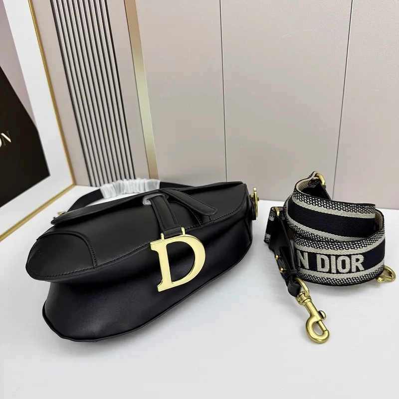 All categories Official website "Brand Women's Bags" Women's Bags 💙 DIOR DIOR 2026 new crossbody shoulder bag