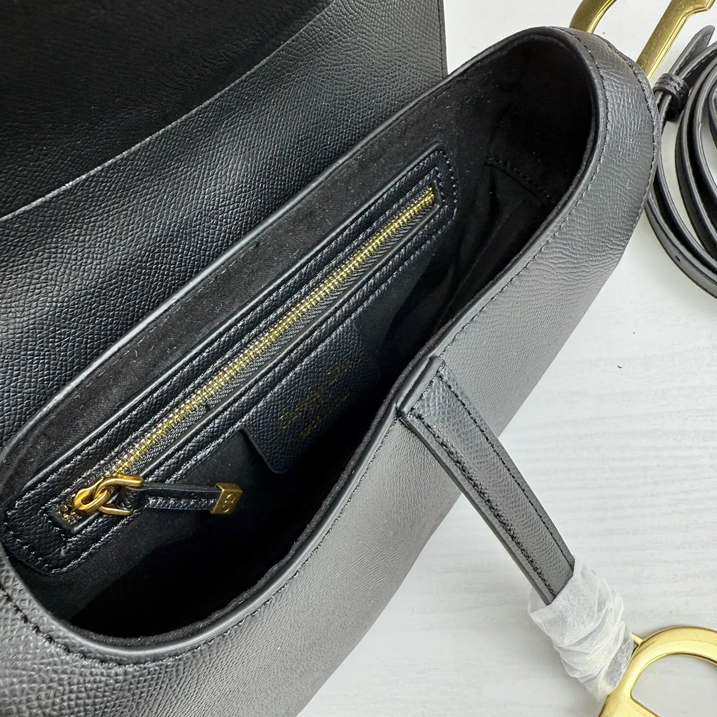 All categories Official website "Brand Women's Bags" Women's Bags 💙 DIOR DIOR 2026 new crossbody shoulder bag