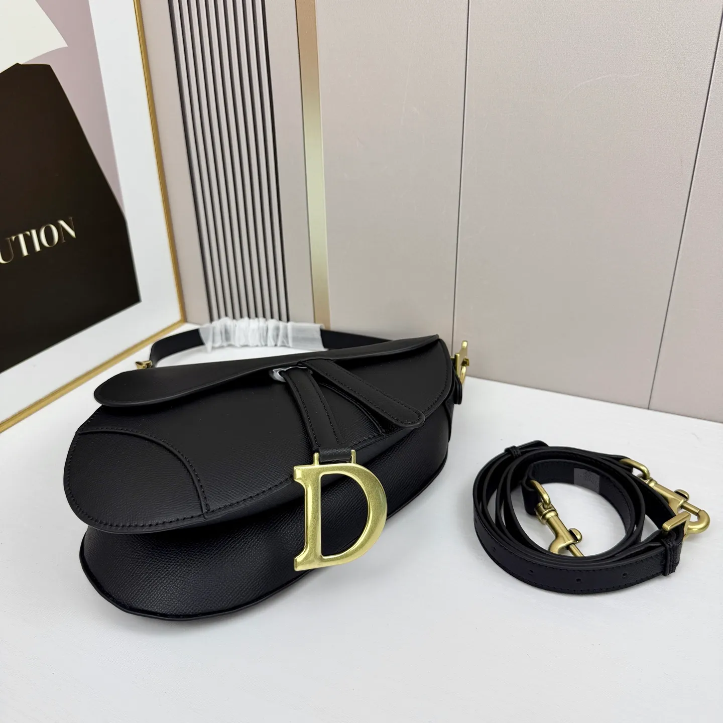 All categories Official website "Brand Women's Bags" Women's Bags 💙 DIOR DIOR 2026 new crossbody shoulder bag