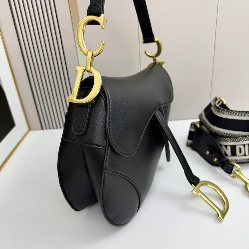 All categories Official website "Brand Women's Bags" Women's Bags 💙 DIOR DIOR 2026 new crossbody shoulder bag