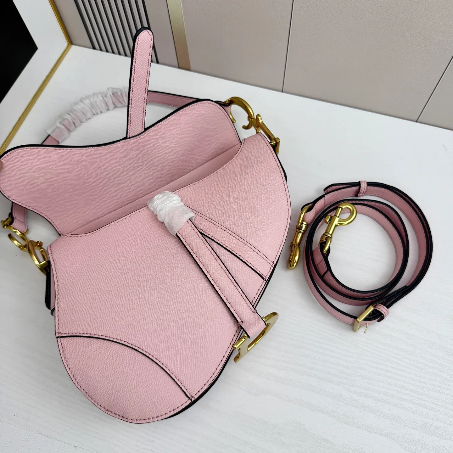 All categories Official website "Brand Women's Bags" Women's Bags 💙 DIOR DIOR 2026 new crossbody shoulder bag