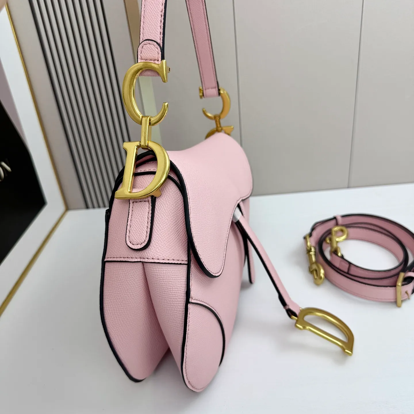 All categories Official website "Brand Women's Bags" Women's Bags 💙 DIOR DIOR 2026 new crossbody shoulder bag