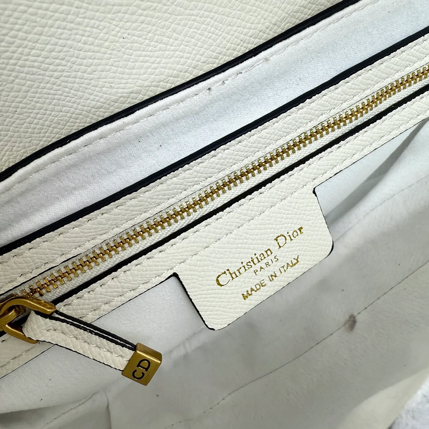 All categories Official website "Brand Women's Bags" Women's Bags 💙 DIOR DIOR 2026 new crossbody shoulder bag