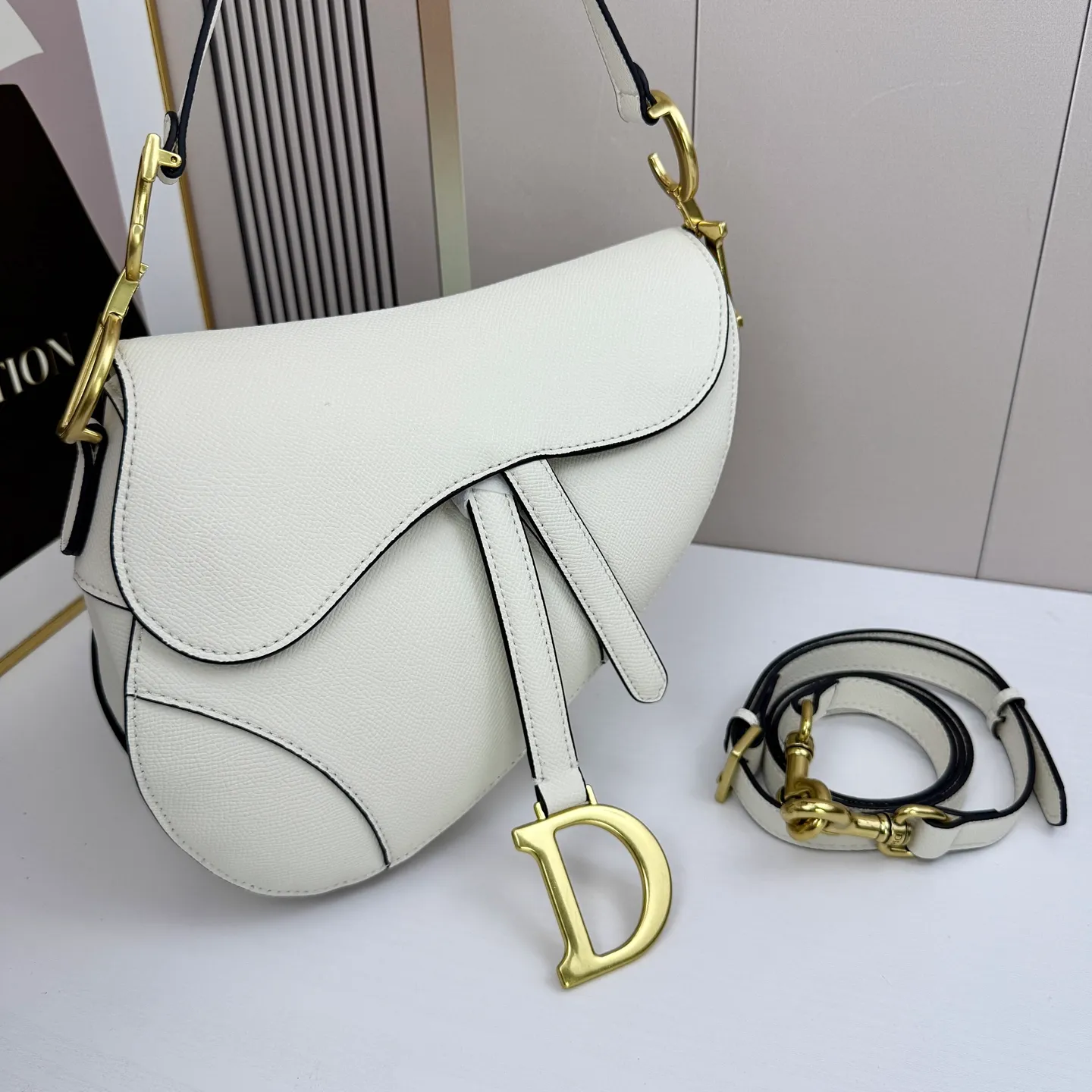 All categories Official website "Brand Women's Bags" Women's Bags 💙 DIOR DIOR 2026 new crossbody shoulder bag