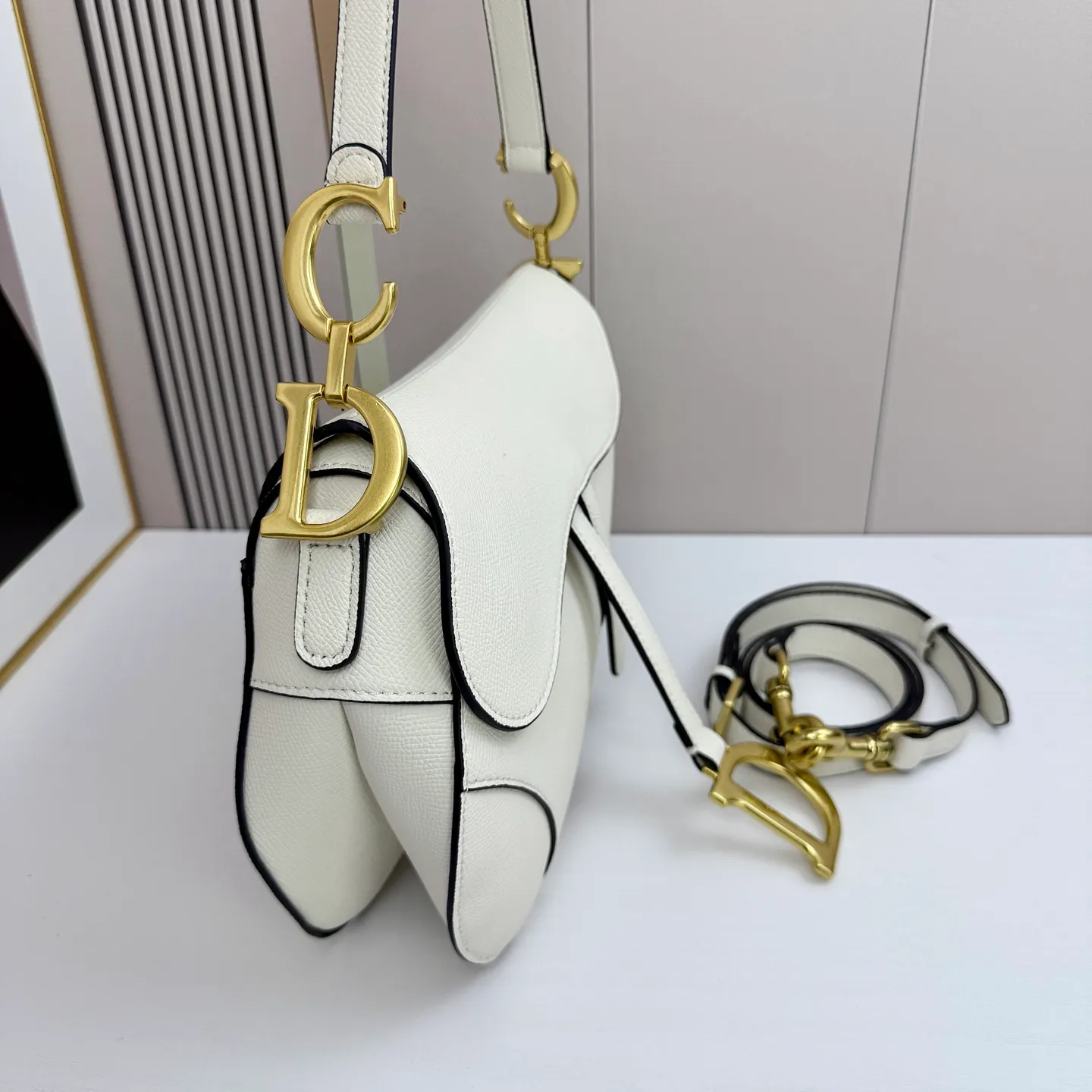 All categories Official website "Brand Women's Bags" Women's Bags 💙 DIOR DIOR 2026 new crossbody shoulder bag