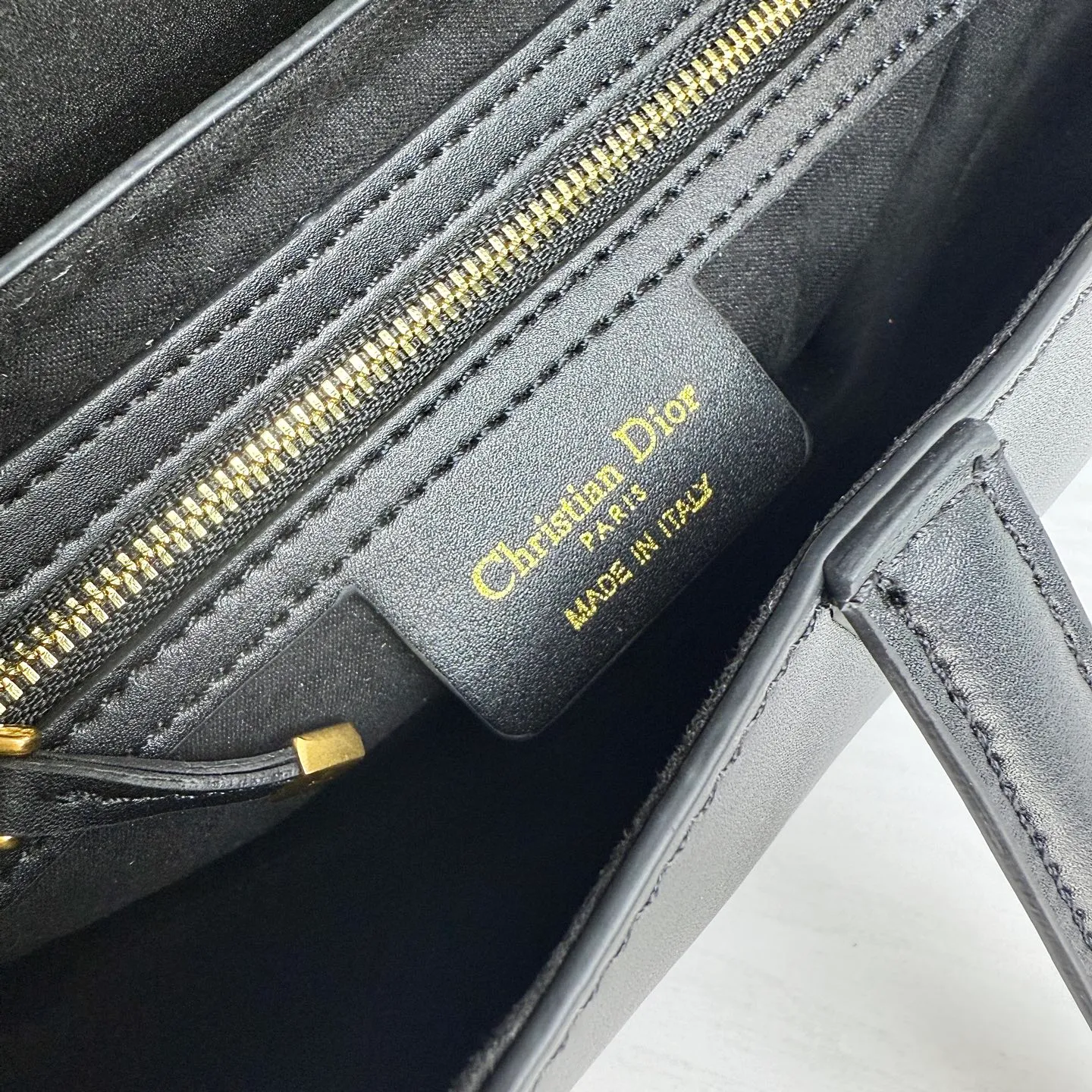 All categories Official website "Brand Women's Bags" Women's Bags 💙 DIOR DIOR 2026 new crossbody shoulder bag
