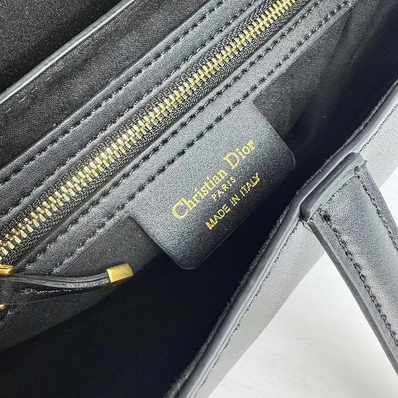 All categories Official website "Brand Women's Bags" Women's Bags 💙 DIOR DIOR 2026 new crossbody shoulder bag