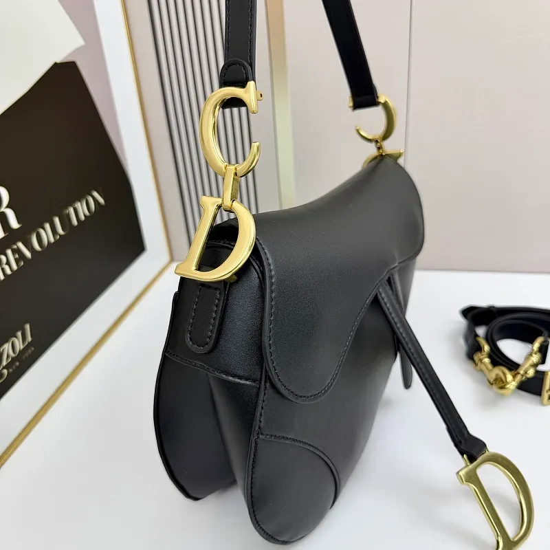 All categories Official website "Brand Women's Bags" Women's Bags 💙 DIOR DIOR 2026 new crossbody shoulder bag