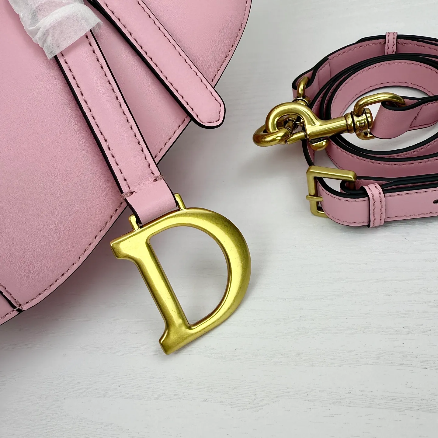 All categories Official website "Brand Women's Bags" Women's Bags 💙 DIOR DIOR 2026 new crossbody shoulder bag