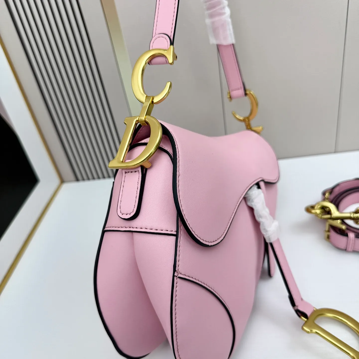 All categories Official website "Brand Women's Bags" Women's Bags 💙 DIOR DIOR 2026 new crossbody shoulder bag