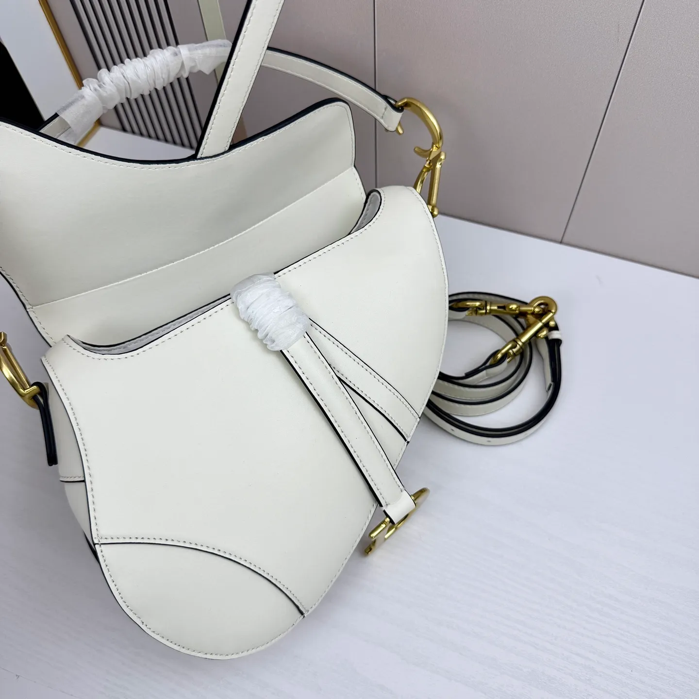 All categories Official website "Brand Women's Bags" Women's Bags 💙 DIOR DIOR 2026 new crossbody shoulder bag