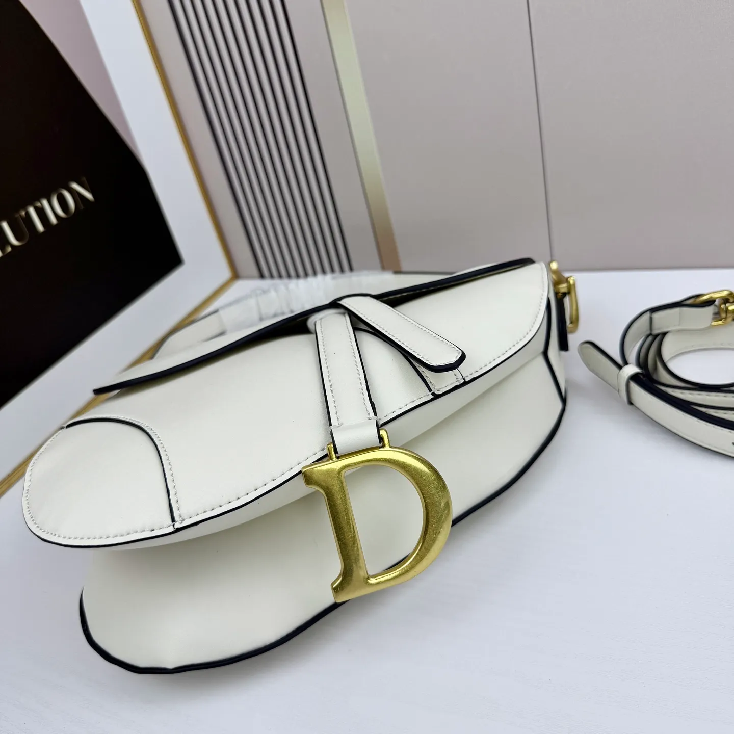 All categories Official website "Brand Women's Bags" Women's Bags 💙 DIOR DIOR 2026 new crossbody shoulder bag