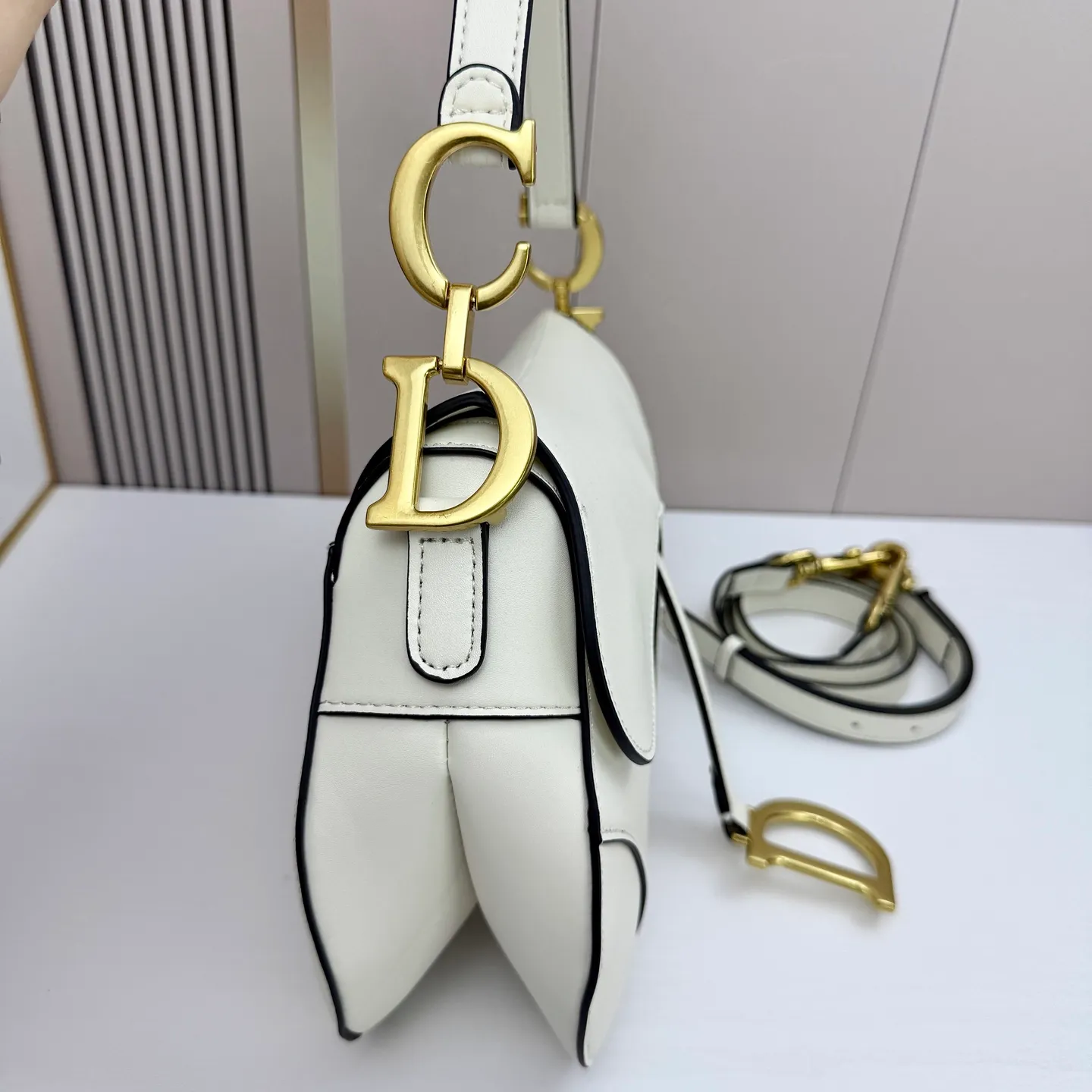 All categories Official website "Brand Women's Bags" Women's Bags 💙 DIOR DIOR 2026 new crossbody shoulder bag