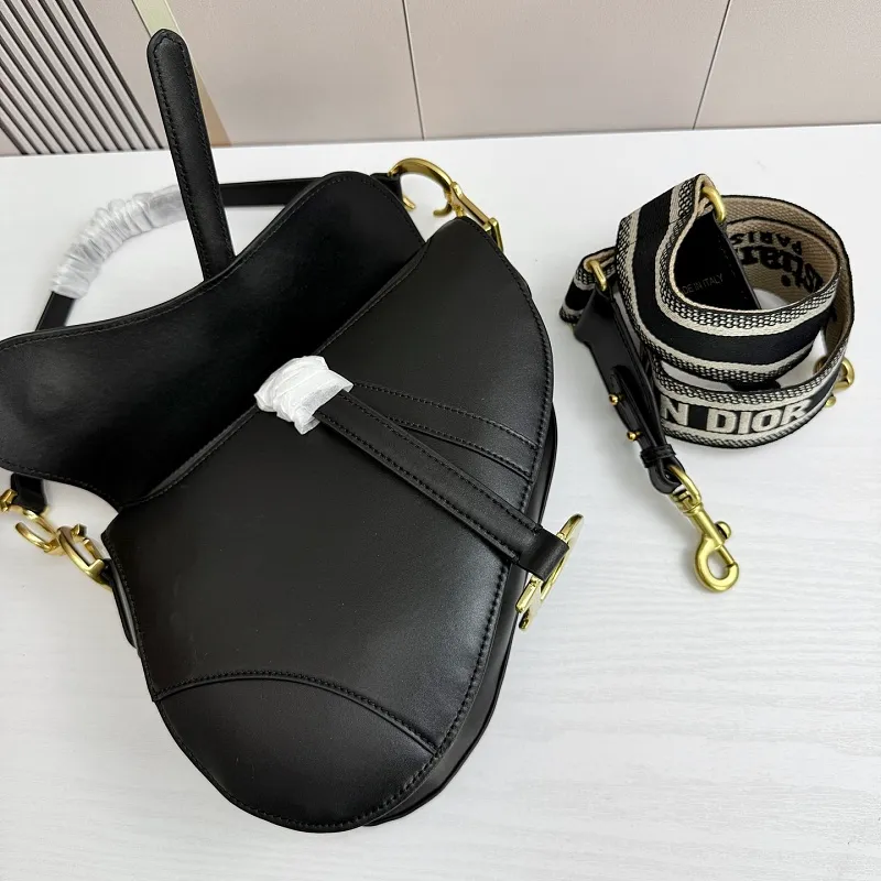 All categories Official website "Brand Women's Bags" Women's Bags 💙 DIOR DIOR 2026 new crossbody shoulder bag