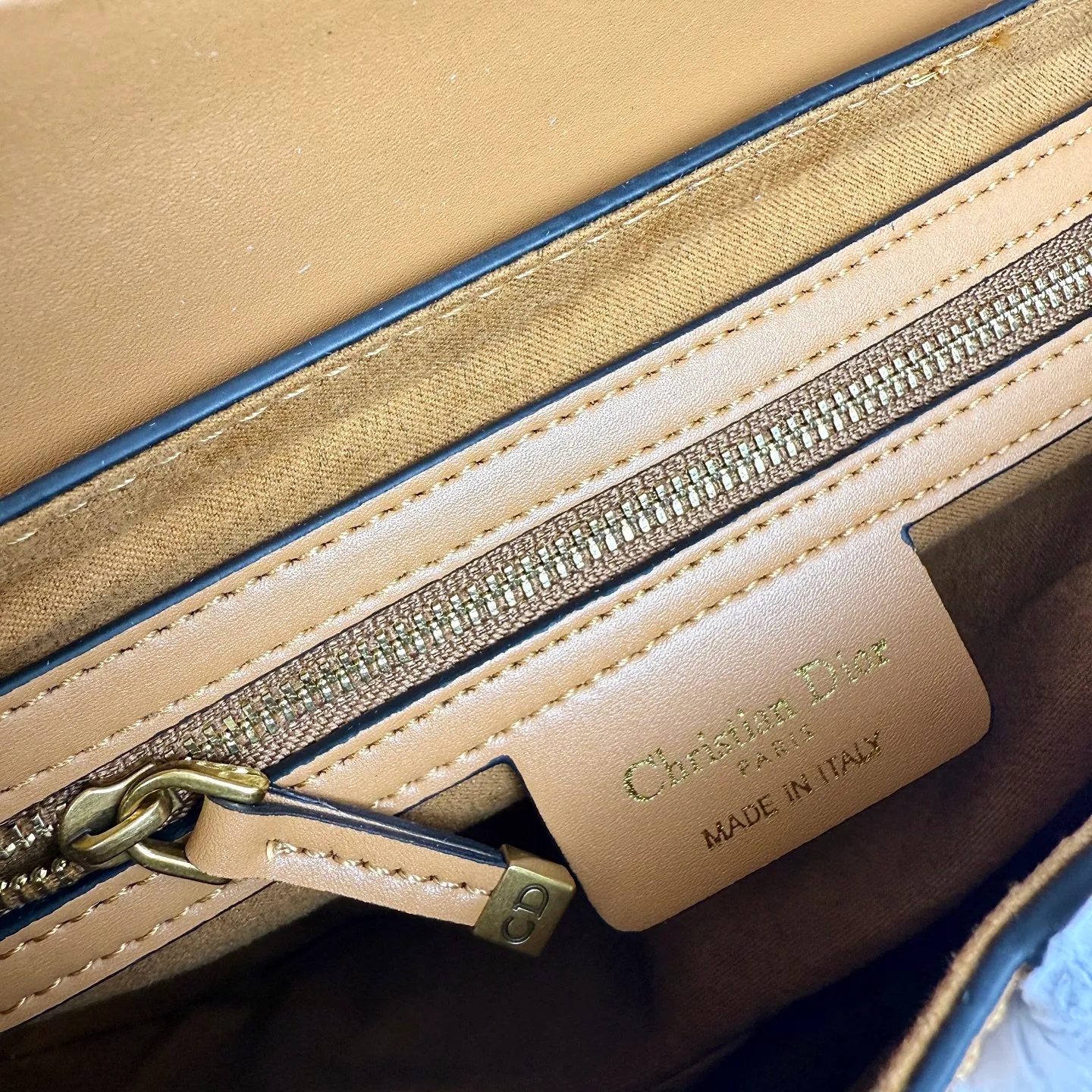 All categories Official website "Brand Women's Bags" Women's Bags 💙 DIOR DIOR 2026 new crossbody shoulder bag