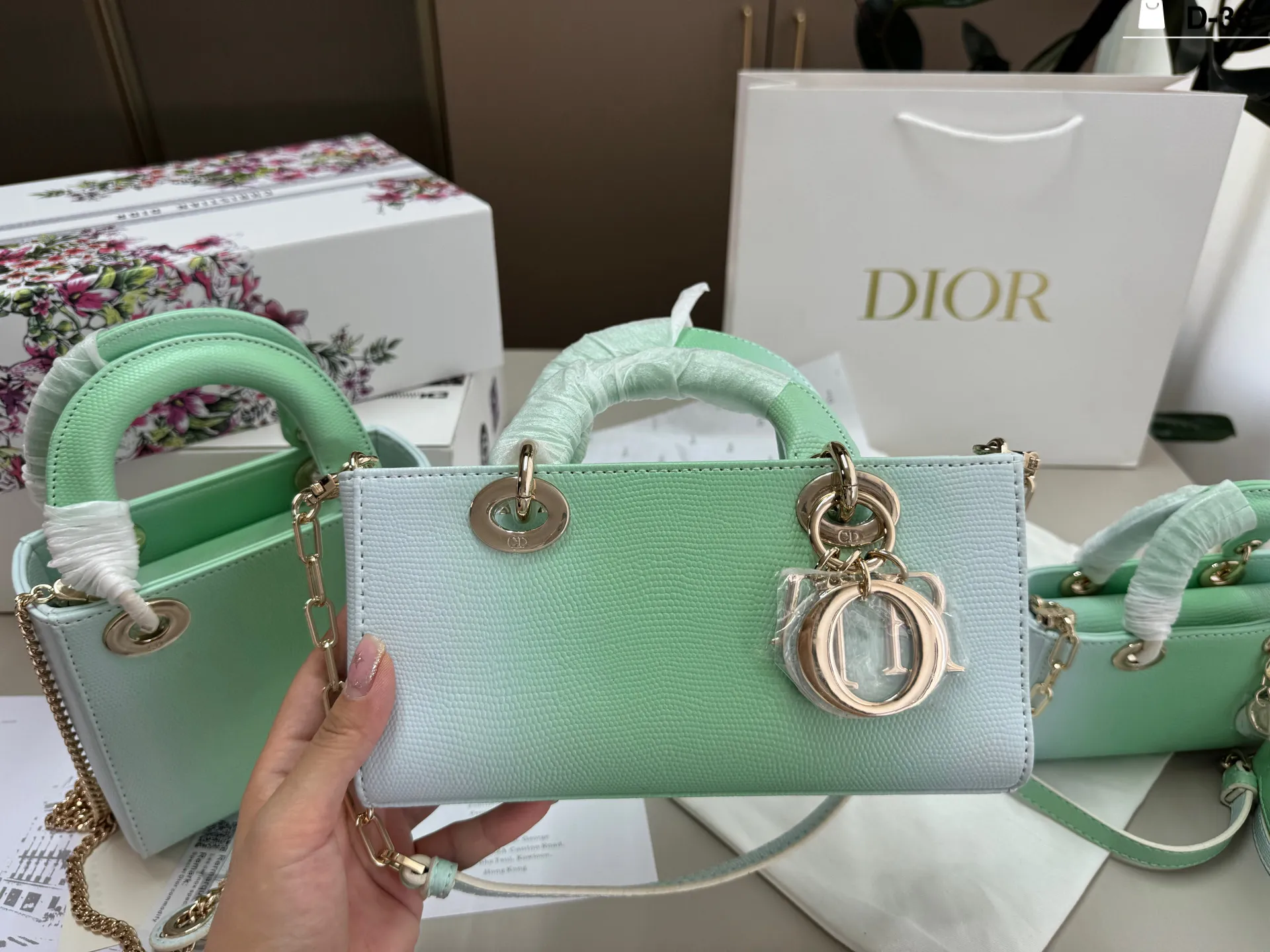 All Categories Official Website "Brand Women's Bags" Women's Bags 💙 DIOR 2026 New DIOR Handbags