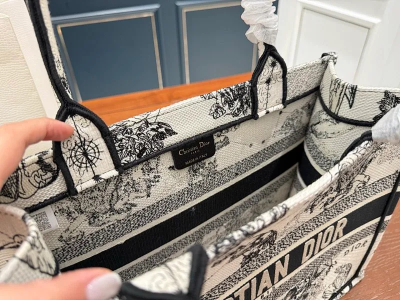 All Categories Official Website "Brand Women's Bags" Women's Bags 💙 DIOR 2025 New DIOR Handbags